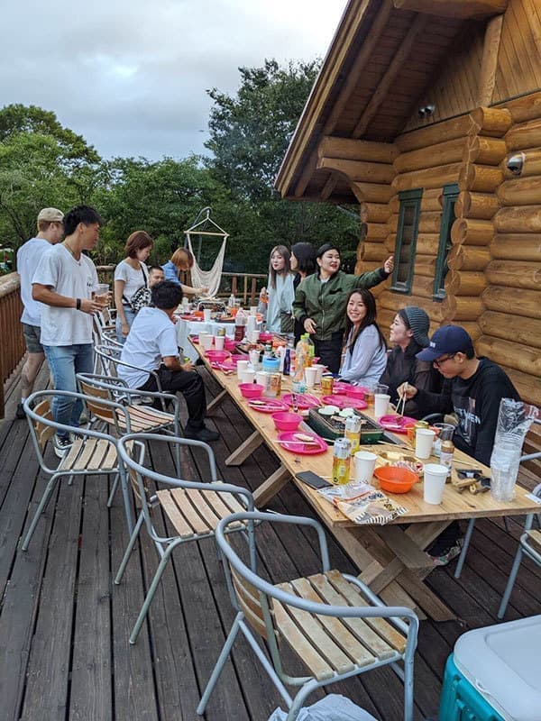 メインログのイメージ画像：デッキスペースでのバーベキュー２