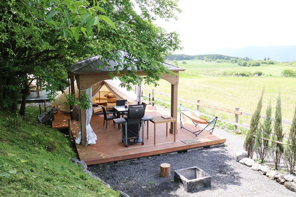 雨の日も安心のクリアカーテン付きガゼボ